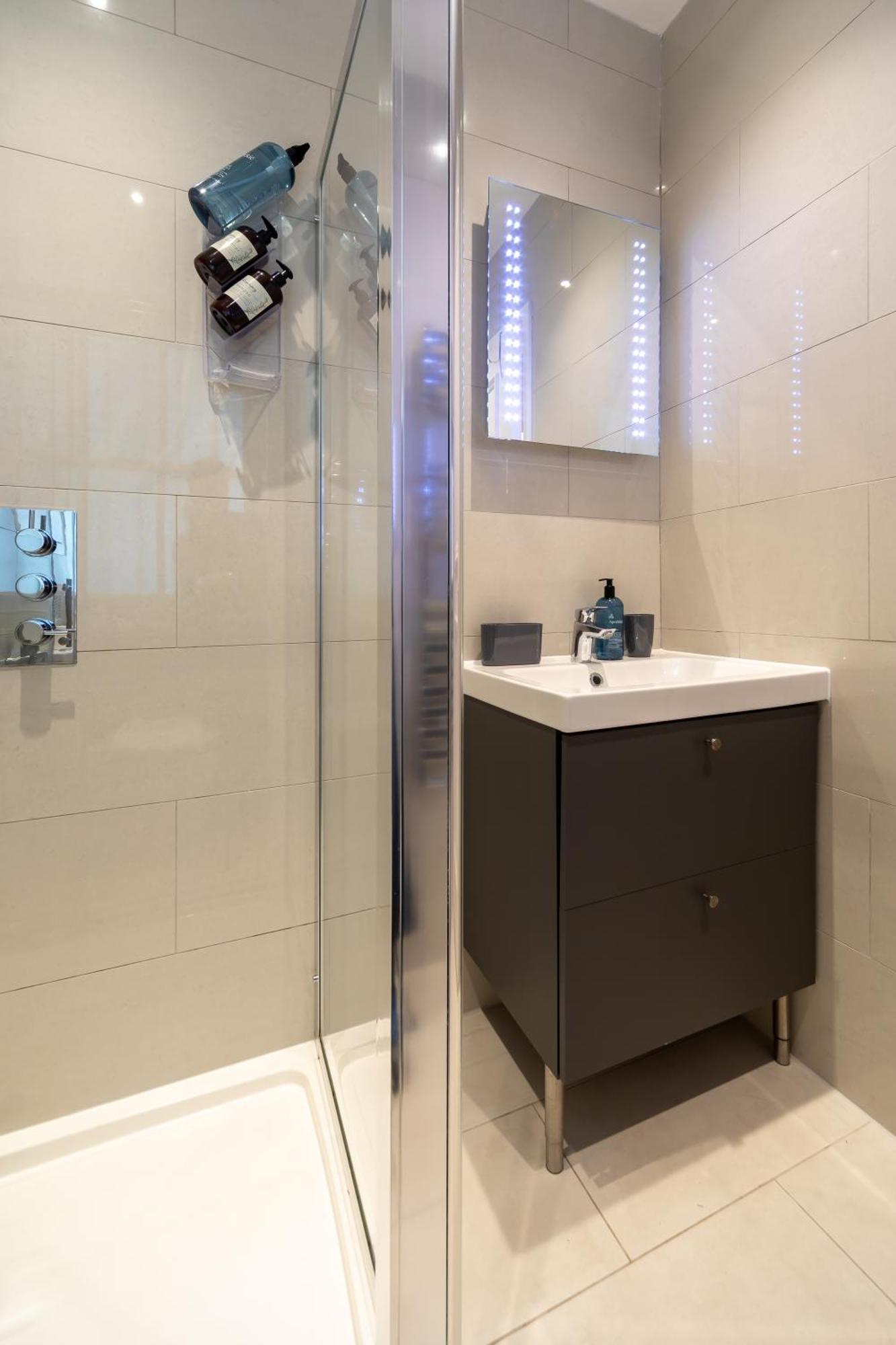 Luxury 3bd 3bth Knightsbridge, South Kensington